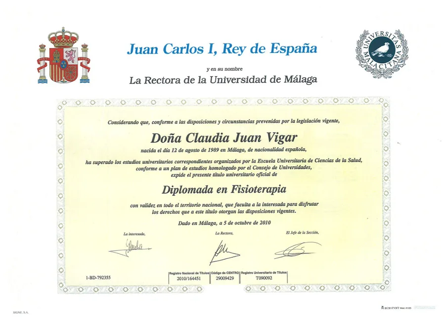 Claudia Juan Vigar certificate: Degree in Physiotherapy